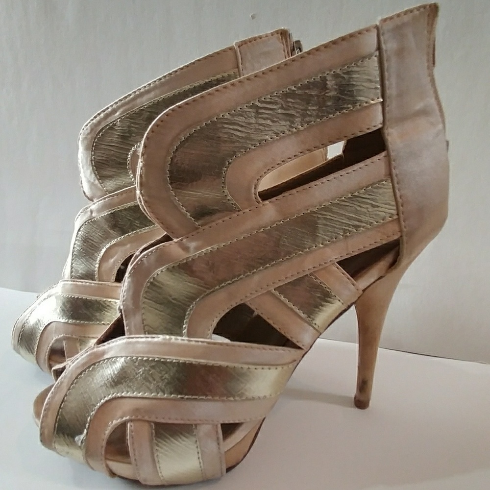Shi by JOURNEYS Champagne/Beige heels Sz 7.5